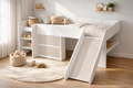 ama alta Montessori infantil Kiddowood con resbaladilla, escritorio integrado y almacenamiento en escalera, personalizable en toda la gama de colores Kiddowood para habitaciones infantiles modernas.