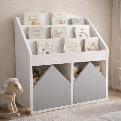 Librero infantil KiddoBooks blanco con repisas frontales para libros y cajoneras en forma de casita, ideal para habitación infantil cozy.