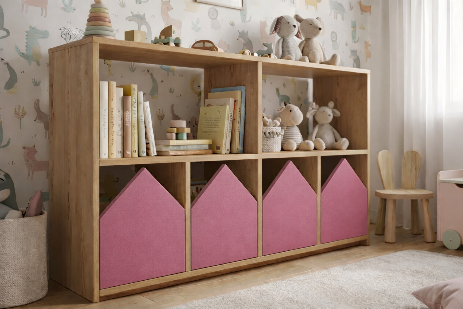 Organizador infantil KiddoPlay de madera natural con cajoneras en forma de casita en colores personalizables, ideal para habitación infantil cozy.